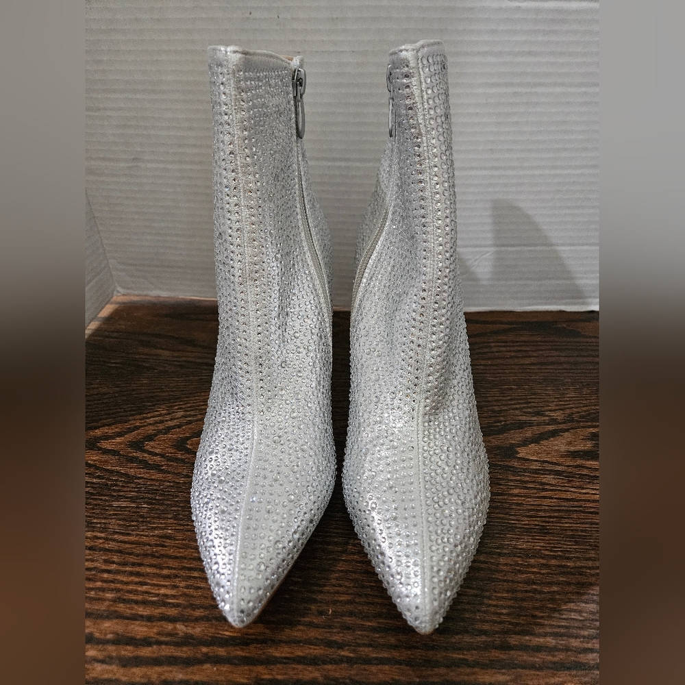 Dream Pairs Size 7.5 Sparkly. New Without Tags (Bin14) Reg Price 49.99